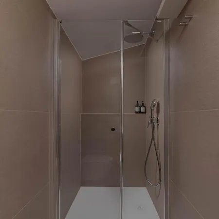 Alea Hvar フヴァル