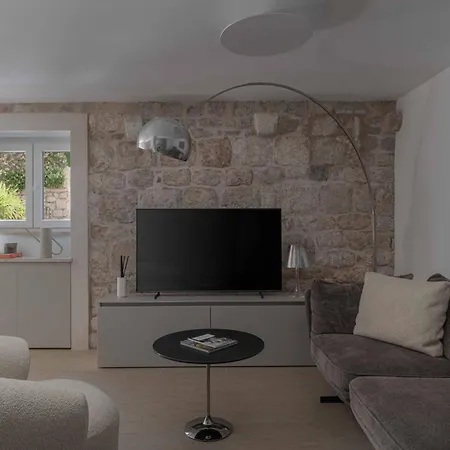 Alea Hvar フヴァル