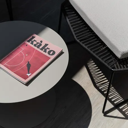 알리 빌라 *